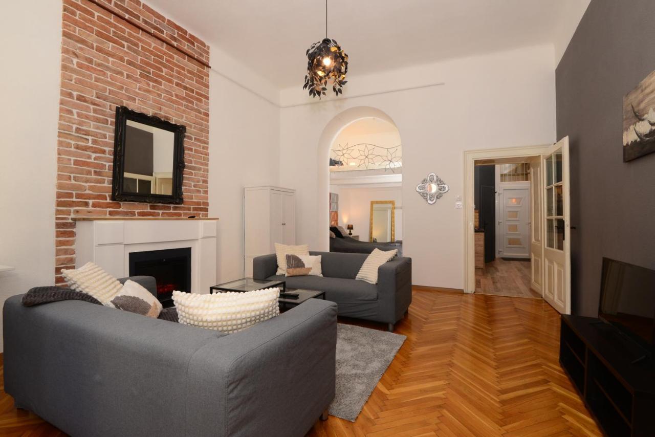 Your Place Apartman Boedapest Buitenkant foto
